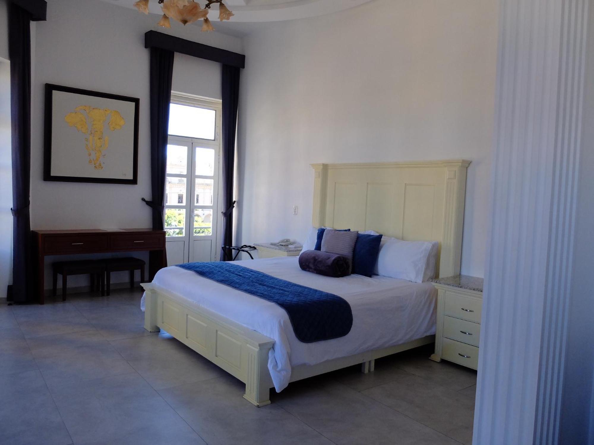 Hotel Estancia Real Tepatitlan de Morelos Exterior photo
